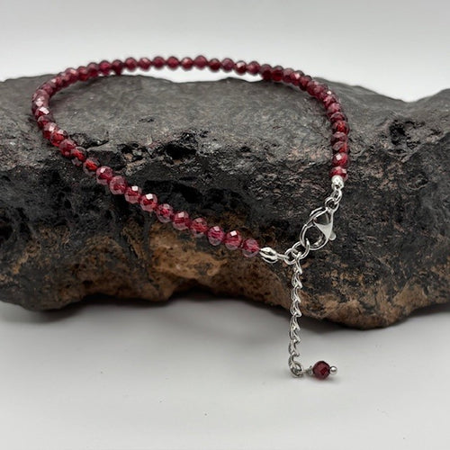 Garnet Tiny Stone Bracelet